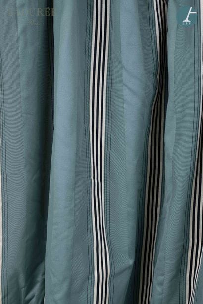 From the Maison Ladurée - Offices.

A reversible...