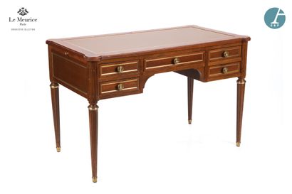 En provenance de l'Hôtel Le Meurice.
Bureau...