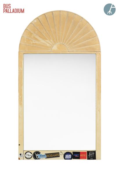 En provenance du 1er fumoir du Bus Palladium



Miroir...