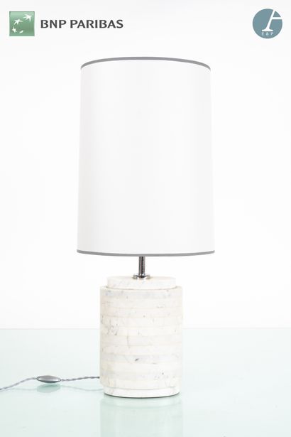 Lampe de bureau, 
le fût cylindrique en marbre...