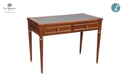 En provenance de l'Hôtel Le Meurice.
Bureau...