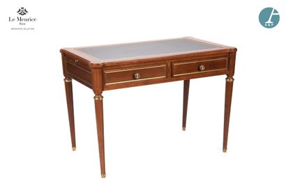 En provenance de l'Hôtel Le Meurice.
Bureau...