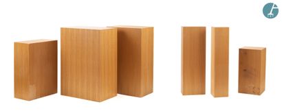 Ensemble de 12 sellettes en bois dont une...