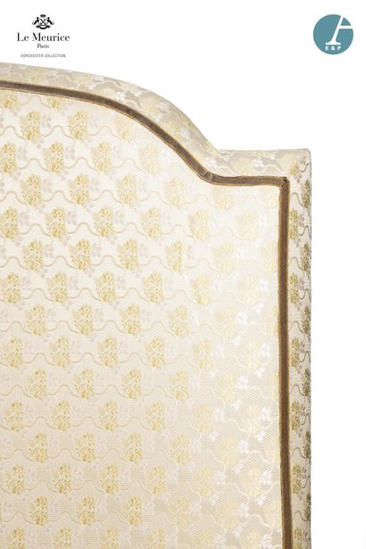 En provenance de l'Hôtel Le Meurice.
Tête...