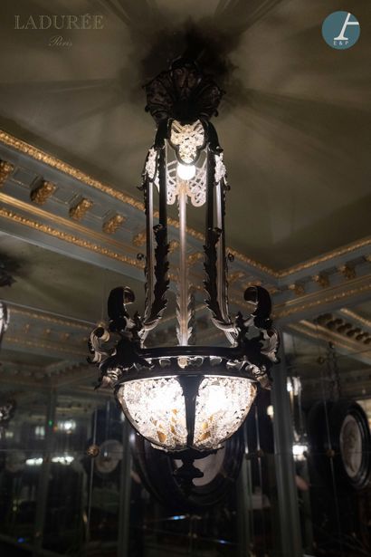 From the House of Ladurée

Chandelier in...