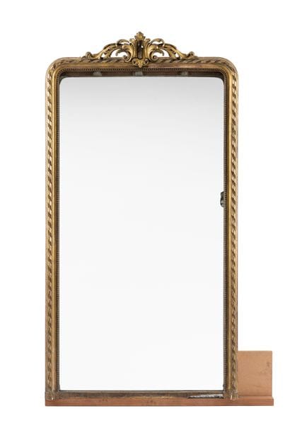 Grand miroir en bois doré à décor de feuillages,...