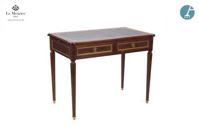 En provenance de l'Hôtel Le Meurice.
Bureau...