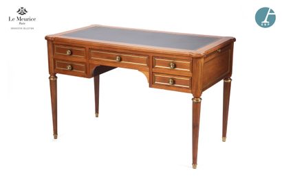 En provenance de l'Hôtel Le Meurice.
Bureau...