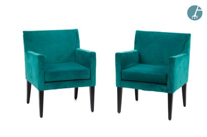 Paire de fauteuils entièrement garnis de...