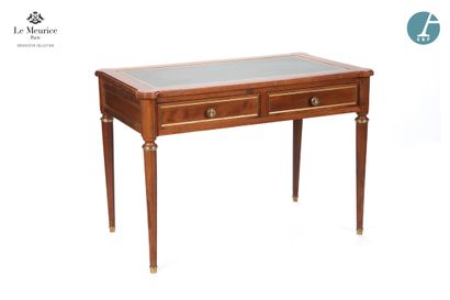 En provenance de l'Hôtel Le Meurice.
Bureau...