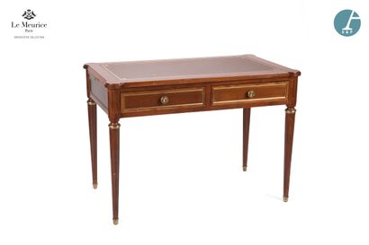 En provenance de l'Hôtel Le Meurice.
Bureau...
