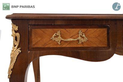 Bureau plat en bois de rose et amarante,...