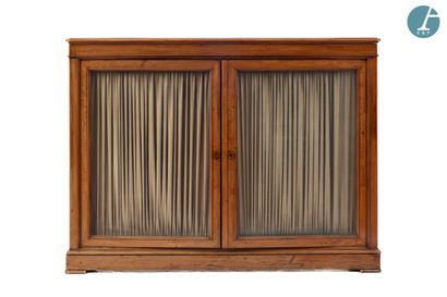 Meuble vitrine bas en acajou et placage d’acajou,...
