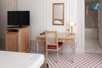 En provenance de l'Hôtel Métropole (Bruxelles)...