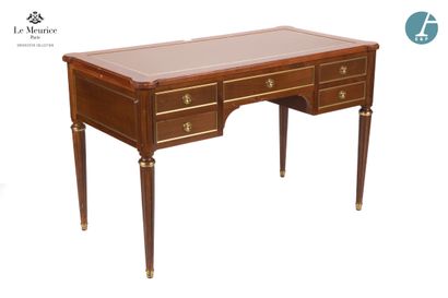 En provenance de l'Hôtel Le Meurice.
Bureau...