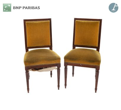 Chair in natural wood molded and carved....