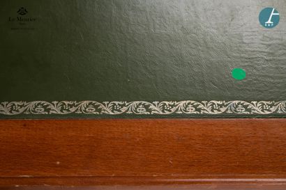 En provenance de l'Hôtel Le Meurice.
Bureau...