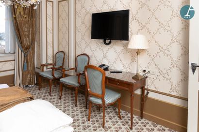 En provenance de l'Hôtel Métropole (Bruxelles)...