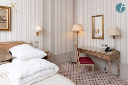 En provenance de l'Hôtel Métropole (Bruxelles)...