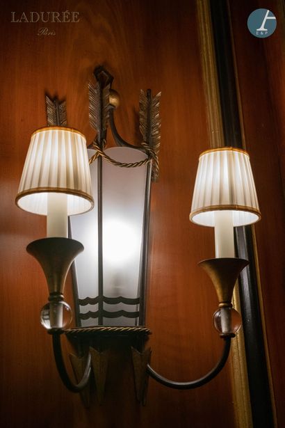 En provenance de la Maison Ladurée - Bibliothèque

Paire...