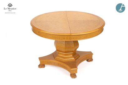 En provenance de l'Hôtel Le Meurice.
Table...