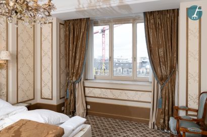 En provenance de l'Hôtel Métropole (Bruxelles)...