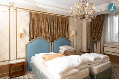 En provenance de l'Hôtel Métropole (Bruxelles)...