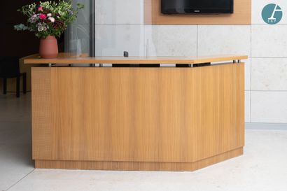 Comptoir d’accueil moderne en bois naturel,...