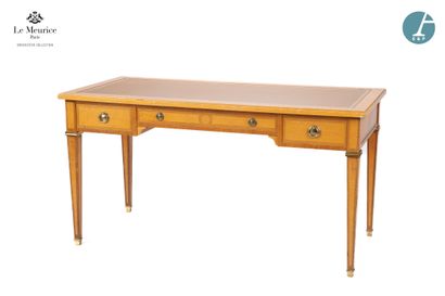En provenance de l'Hôtel Le Meurice.
Bureau...