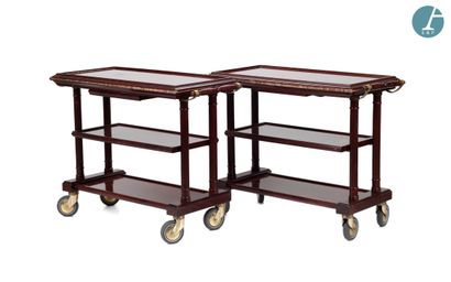 Paire de dessertes roulantes en bois et placage...