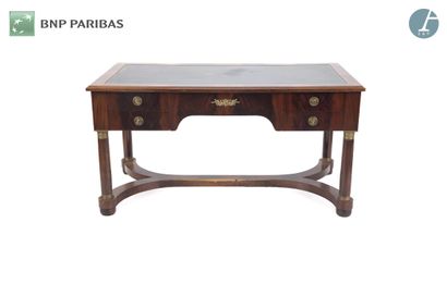 Flat desk in mahogany veneer opening with...