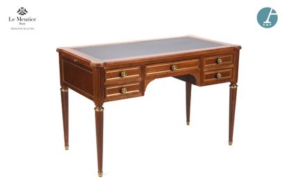 En provenance de l'Hôtel Le Meurice.
Bureau...