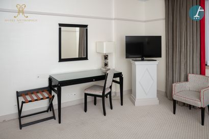 From the Metropole Hotel (Brussels): 
Complete...