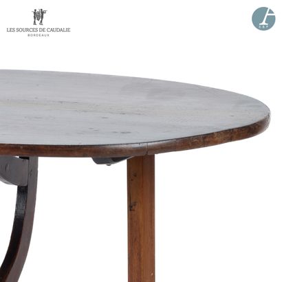 From the Sources de Caudalie
Gate-leg table...