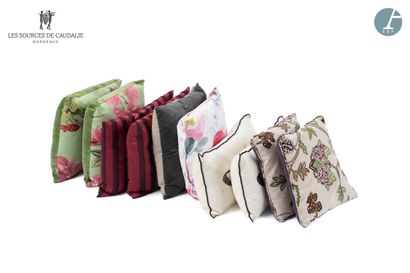 From the Sources de Caudalie
Lot of ten cushions,...