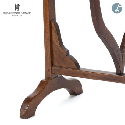 From the Sources de Caudalie
Gate-leg table...