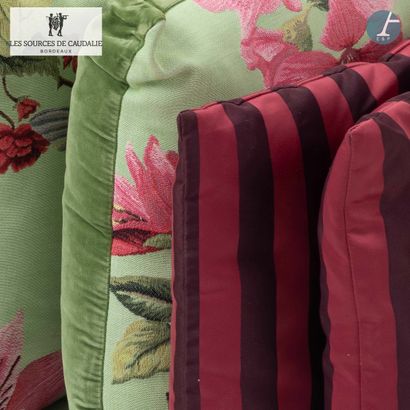 From the Sources de Caudalie
Lot of ten cushions,...