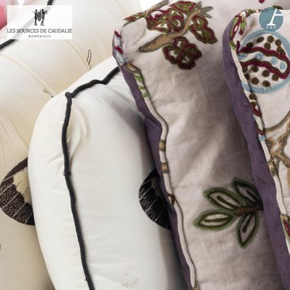 From the Sources de Caudalie
Lot of ten cushions,...