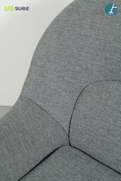 BOLIA
Paire de canapés en tissus gris, piètement...