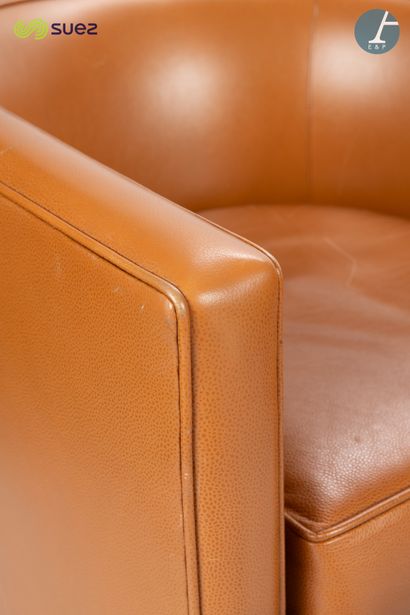 Lot comprenant : 
- Une paire de fauteuils...