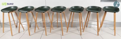 HAY
Lot de sept tabourets en plastique vert...