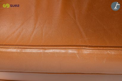 Lot comprenant : 
- Une paire de fauteuils...