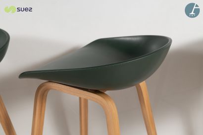HAY
Lot de sept tabourets en plastique vert...