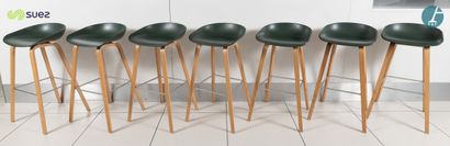 HAY
Lot de sept tabourets en plastique vert...