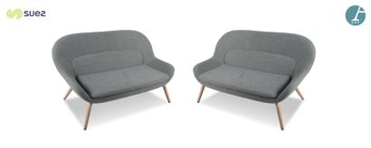BOLIA
Paire de canapés en tissus gris, piètement...