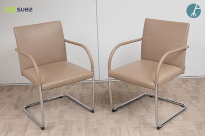 Walter KNOLL
Paire de fauteuils BRNO
Piètement...