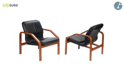 Paire de fauteuils, garniture en similicuir...