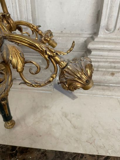 En provenance de l'ancien Grand Hôtel Continental

Lustre...