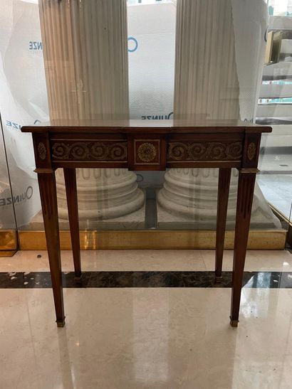 En provenance de l'ancien Grand Hôtel Continental

Desserte...