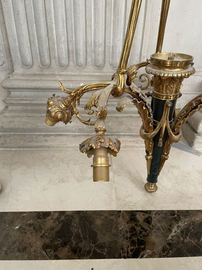 En provenance de l'ancien Grand Hôtel Continental

Lustre...